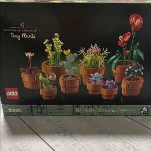 LEGO Botanical Collection Tiny Plants with Green and Brown Accents